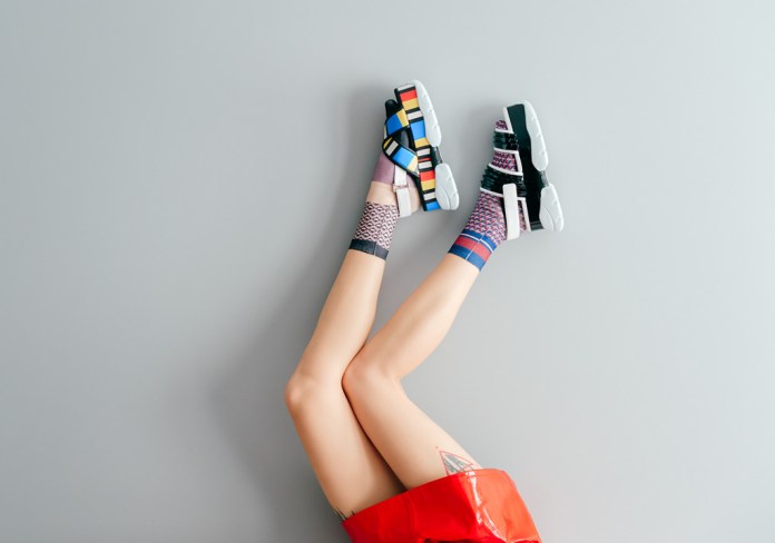 cliomakeup-abbinare-sandali-calzini-primavera-1-copertina